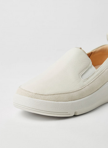 Tri Flash Step Slip-Ons White