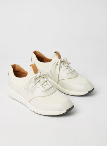 Un Rio Lace-Up Sneakers White