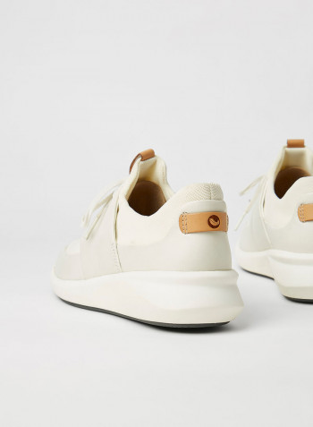 Un Rio Lace-Up Sneakers White