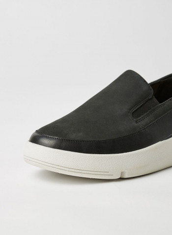 Tri Flash Step Slip-Ons Black