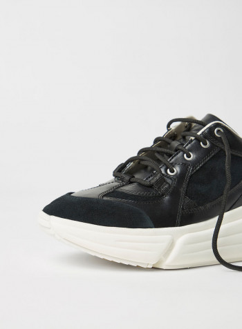 Tricomet Sneakers Black