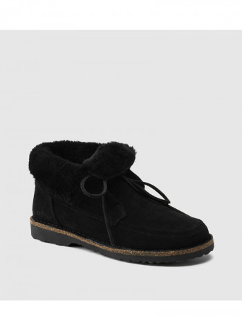 Stylish Hydrophobic Low Top Sneaker Black