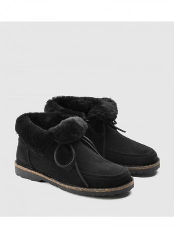 Stylish Hydrophobic Low Top Sneaker Black
