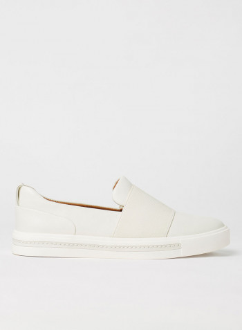 Un Maui Step Leather Slip-Ons White
