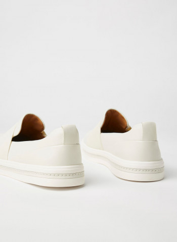 Un Maui Step Leather Slip-Ons White