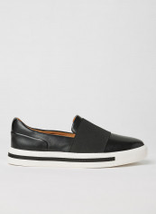 Un Maui Step Leather Slip-Ons Black