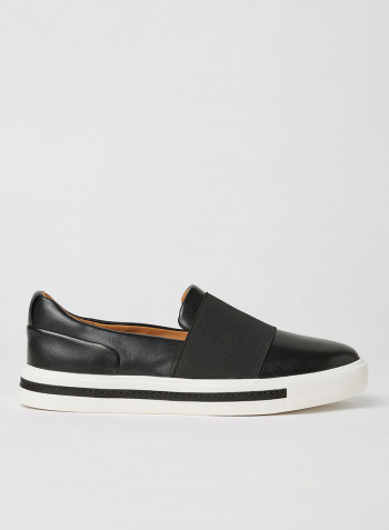 Un Maui Step Leather Slip-Ons Black