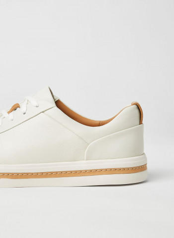 Un Maui Leather Sneakers White