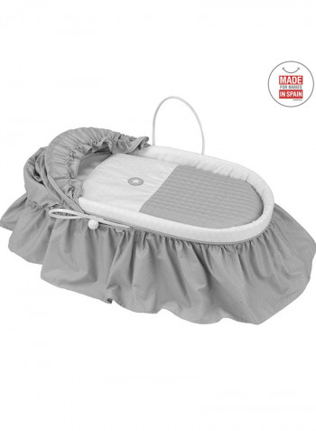 Basket With Frills And Hood