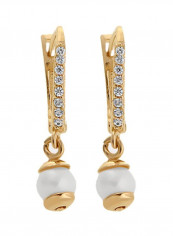 18 Karat Gold Pearl Studded Earrings