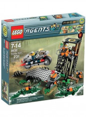 231-Piece Agents Swamp Raid Building Set