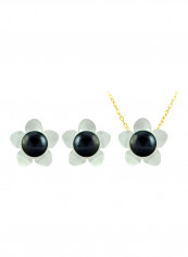 18 Karat Solid Yellow Gold 13 mm Mother Of Pearl Flower Shape With 7 mm Pearl Jewellery Set