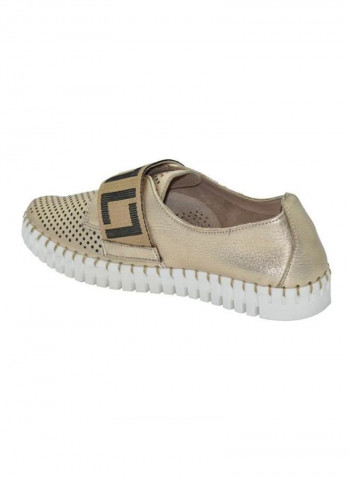 Women's Printed Low Top Sneakers ذهب - أسود