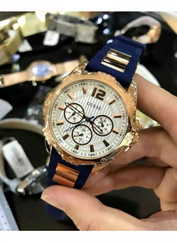 Women's Silicone Analog Wrist Watch W0325L8