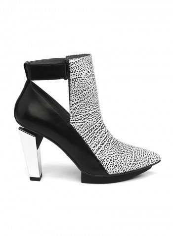 Lev Pumps Black/White