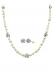 18 Karat Gold Built-In Gradual Crystal Ball And Pearls Strand Jewellery Set