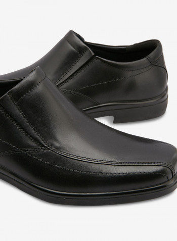 Rainmaker Dress Slip-Ons أسود