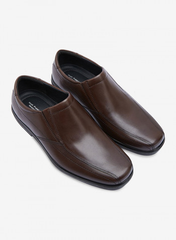 Rainmaker Dress Slip-Ons بني