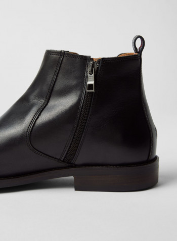 Essential Leather Chelsea Boots Black