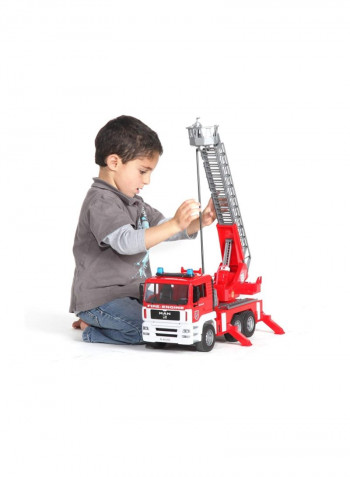 Man Fire Engine With Water Pump Scaled Model Vehicle 02771