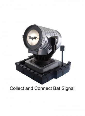 The Dark Knight Rises Batman Action Figure With Projecting Bat-Signal W7173