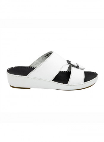 Carlo Arabic Footwear 1345 Size 6 White/Black