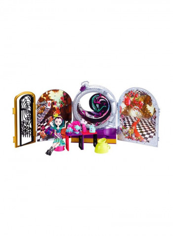 Way Too Wonderland High And Raven Queen Playset CJC40