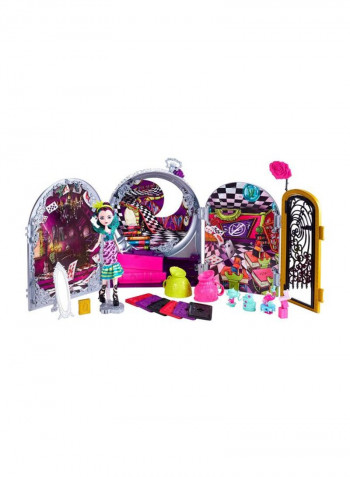Way Too Wonderland High And Raven Queen Playset CJC40