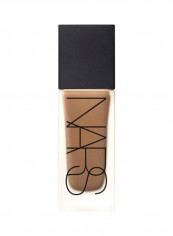 All Day Luminous Weightless Liquid Foundation New Guinea