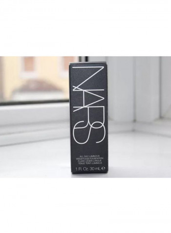 All Day Luminous Weightless Liquid Foundation New Guinea