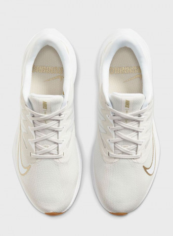 Lightweight and Breathable Quest 3 Shoes أبيض