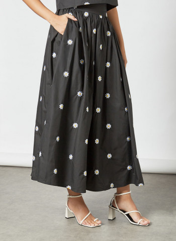 Daisy Embroidered Skirt Black