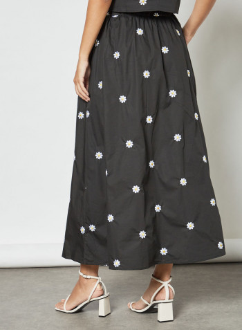 Daisy Embroidered Skirt Black