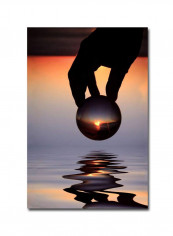 The World In His Hands Canvas Wall Art multicolour 22 x 32inch