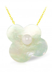 18 Karat Solid Yellow Gold Mother Of Pearl With 7 mm Flower Shape Pearl Pendant Necklace