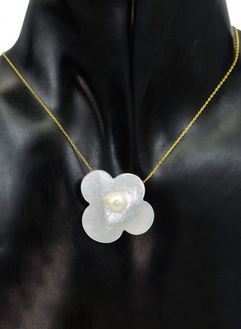18 Karat Solid Yellow Gold Mother Of Pearl With 7 mm Flower Shape Pearl Pendant Necklace