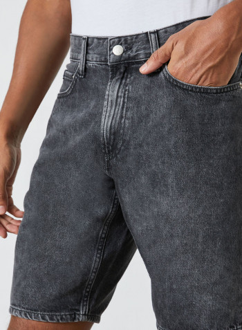 Regular Fit Denim Shorts أسود