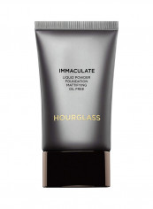 Immaculate Liquid Powder Foundation Mattifying Warm Beige