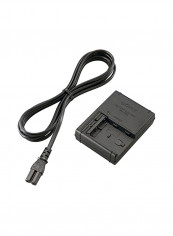 Travel Charger For M Series Batteries 7x2.5x9.5cm Black