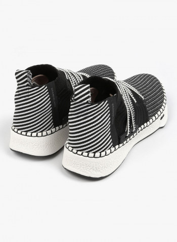 Delta Sneakers Black