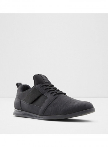 Moonah Lace-Up Low Top Sneakers Black