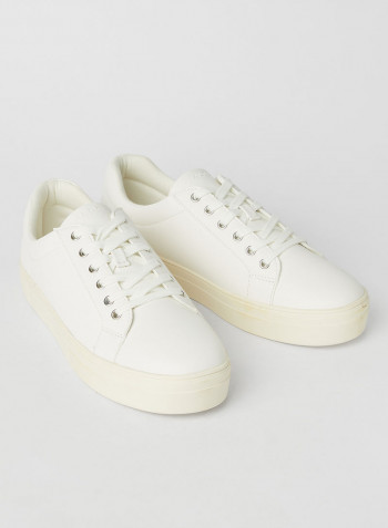 Essential Sneakers White