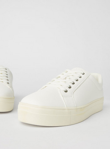 Essential Sneakers White