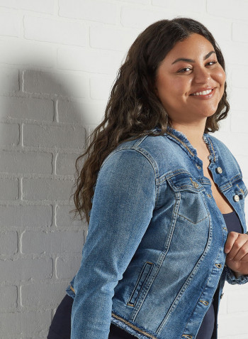 Plus Size Fringed Denim Jacket جينز متوسط اللون