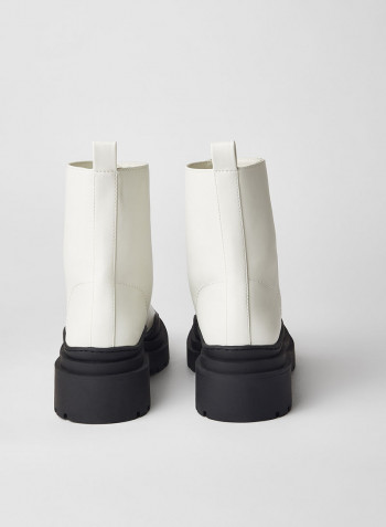 Wenzol Boots Off White