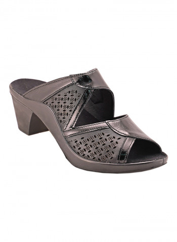 117-300 Laser Cut Peep Toe Mules أسود