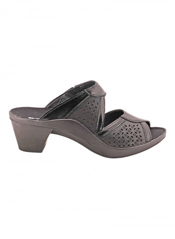117-300 Laser Cut Peep Toe Mules أسود