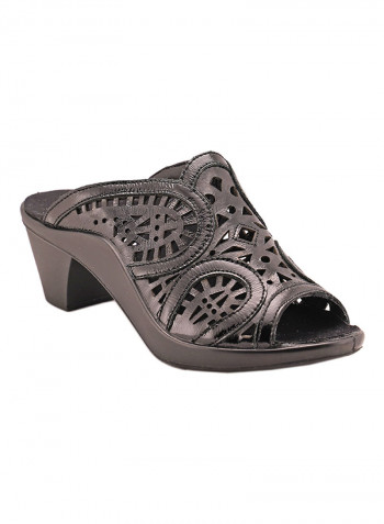 117-306 Laser Cut Peep Toe Mules أسود