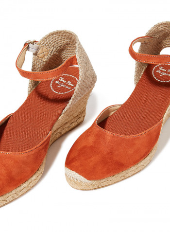 صندل لوريت بكعب عريض وإبزيم للإغلاق Brown