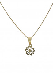 Chain Necklace With Flower Pendant